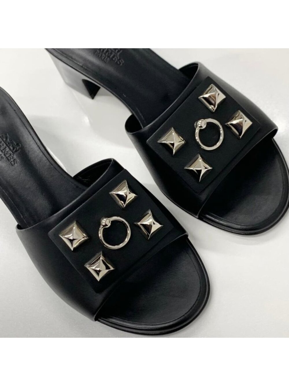 Hermes Dreamy Leather Collier Chien Sandals Black - Picture 9 of 10